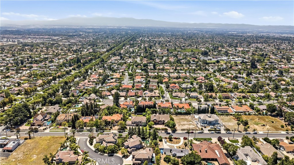 https://media.crmls.org/medias/f0f0a0f6-19e1-4142-906a-d8d5b7f31bbf.jpg?preset=X-Large