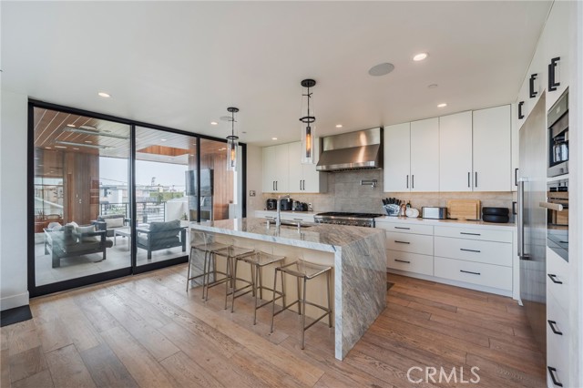 Detail Gallery Image 10 of 37 For 468 30th St, Manhattan Beach,  CA 90266 - 5 Beds | 5/1 Baths