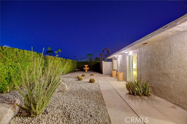 Detail Gallery Image 5 of 59 For 657 S Mountain View Dr, Palm Springs,  CA 92264 - 5 Beds | 5 Baths