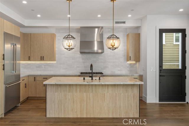 515 1/2 Jasmine, Corona del Mar CA: https://media.crmls.org/medias/f0f31a9d-419f-4b31-9cce-dbd704253dd5.jpg