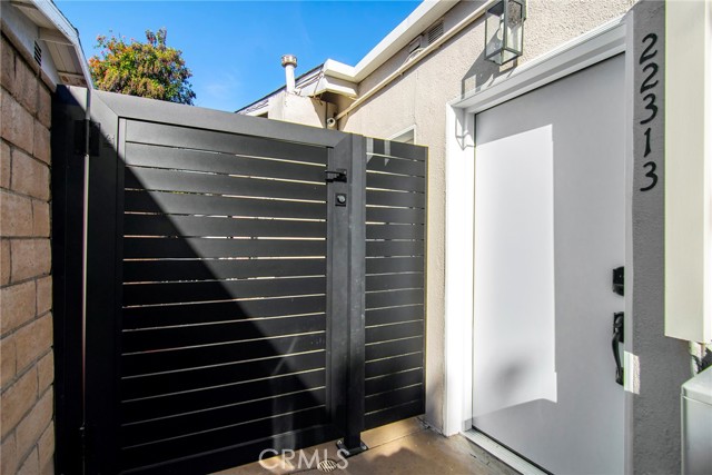 Detail Gallery Image 2 of 16 For 22313 Mobile St, Woodland Hills,  CA 91303 - 1 Beds | 1 Baths