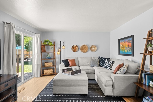 571 Redwood Way, Chico CA: https://media.crmls.org/medias/f0f43dc8-b9db-4e95-b737-8675b9883534.jpg