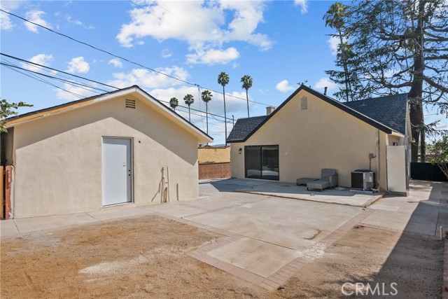 310 S Bel Aire Drive, Burbank CA: https://media.crmls.org/medias/f0f49ca5-96c3-4fd4-a43e-757f91cc5468.jpg