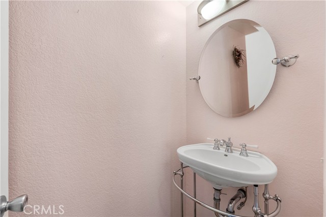 Detail Gallery Image 18 of 32 For 37443 Yorkshire Dr, Palmdale,  CA 93550 - 3 Beds | 3/1 Baths