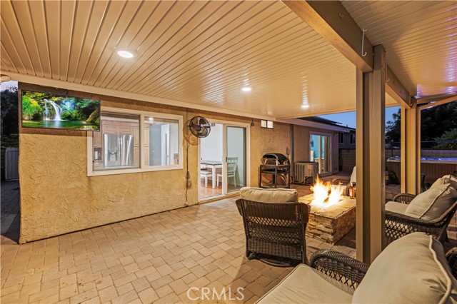 21742 Grovepark Drive, Saugus CA: https://media.crmls.org/medias/f0f555aa-ac4f-407c-adf4-6017e8d6b059.jpg