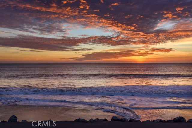 121 Magellan Avenue, Half Moon Bay CA: https://media.crmls.org/medias/f0f62f72-86a0-4faa-9211-de3d6fe4ec5d.jpg
