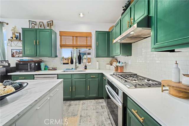 2641 Senna Lane, Palmdale CA: https://media.crmls.org/medias/f0f64e51-831b-48ab-9a9f-bf0cb0086f9f.jpg