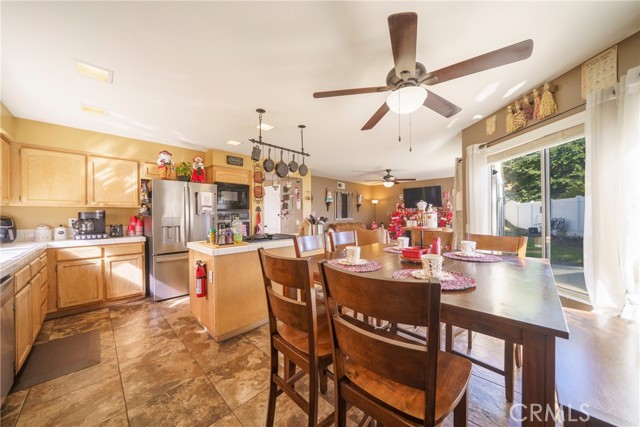 Detail Gallery Image 19 of 53 For 28947 Glenrock Pl, Highland,  CA 92346 - 5 Beds | 3 Baths