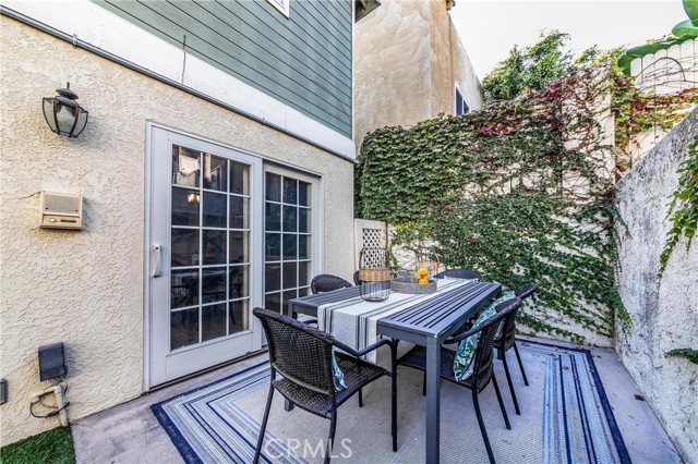 Wonderful, private patio off eat-in kitchen