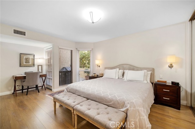 236 N Louise Street, Glendale CA: https://media.crmls.org/medias/f0f89052-27f1-459e-822d-c707475438a0.jpg