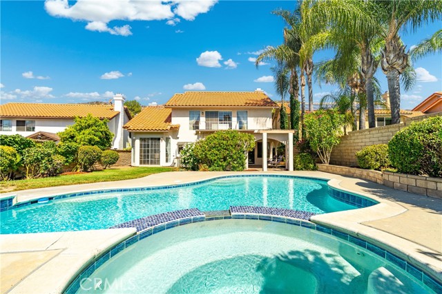 28852 Woodside Drive, Saugus CA: https://media.crmls.org/medias/f0f94292-d2d7-4c04-b26b-5176c17a247b.jpg