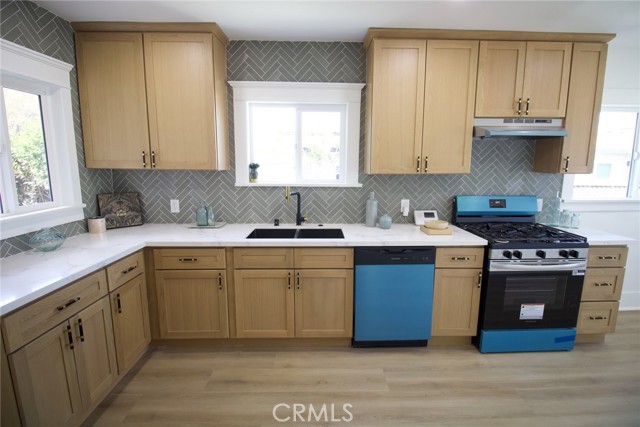 235 E Eldridge, Long Beach CA: https://media.crmls.org/medias/f0f9834c-44e3-470c-9048-0cdc59ed26f9.jpg