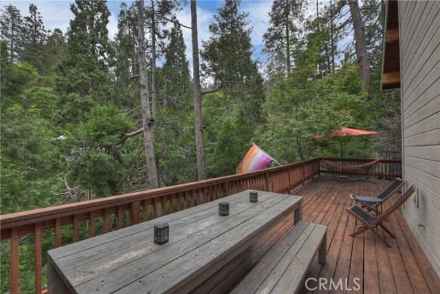 24586 Horst Drive, Crestline CA: https://media.crmls.org/medias/f0f9f782-36a0-4b6e-8067-f073b9c8e5c9.jpg