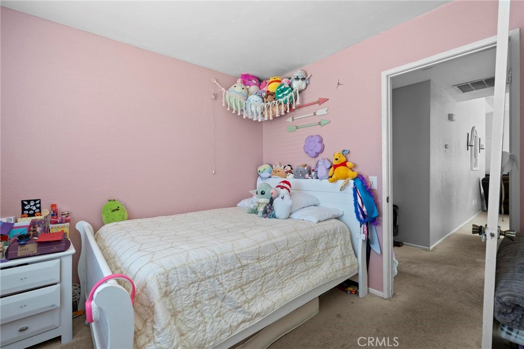 https://media.crmls.org/medias/f0fa362d-16e7-4c69-ac94-c228477fd3f4.jpg?preset=X-Large