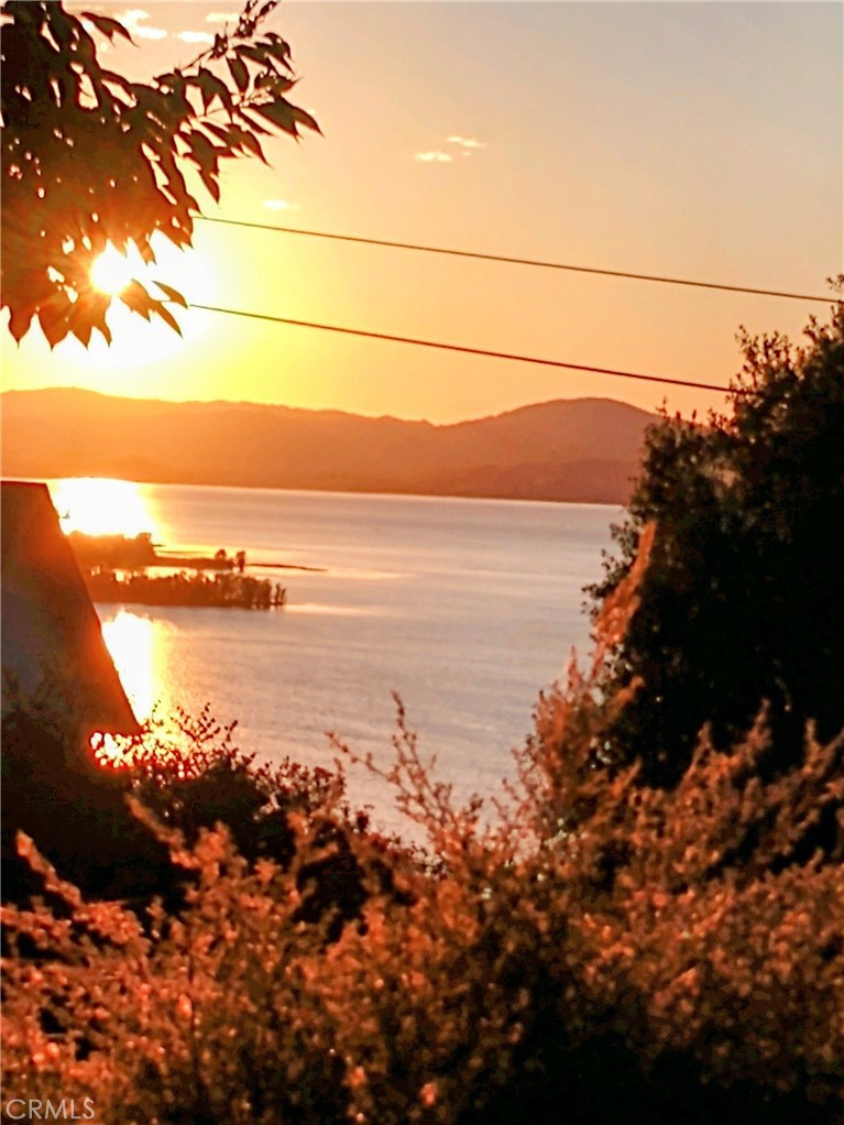 https://media.crmls.org/medias/f0fa497c-1c51-45ff-bcf7-9ed18c6394f3.jpg?preset=X-Large