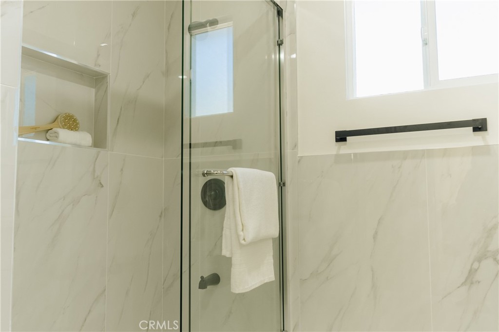 https://media.crmls.org/medias/f0fad4bb-b242-45dd-b2b2-7e8cdc7ec5a3.jpg?preset=X-Large