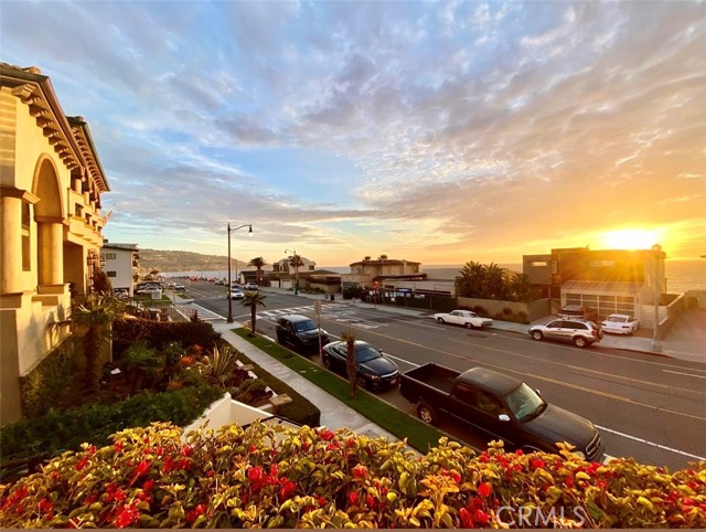 734 Esplanade, Redondo Beach, California 90277, 2 Bedrooms Bedrooms, ,1 BathroomBathrooms,Residential,For Sale,Esplanade,SB24234091