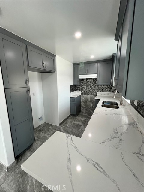 Detail Gallery Image 8 of 20 For 1073 1/2 W 112th St #1073 1/2,  Los Angeles,  CA 90044 - 2 Beds | 1 Baths