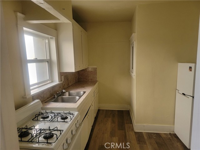 323 W 4th Street, Long Beach CA: https://media.crmls.org/medias/f0fb25f1-6e43-4c43-91b6-c3233543cbc9.jpg