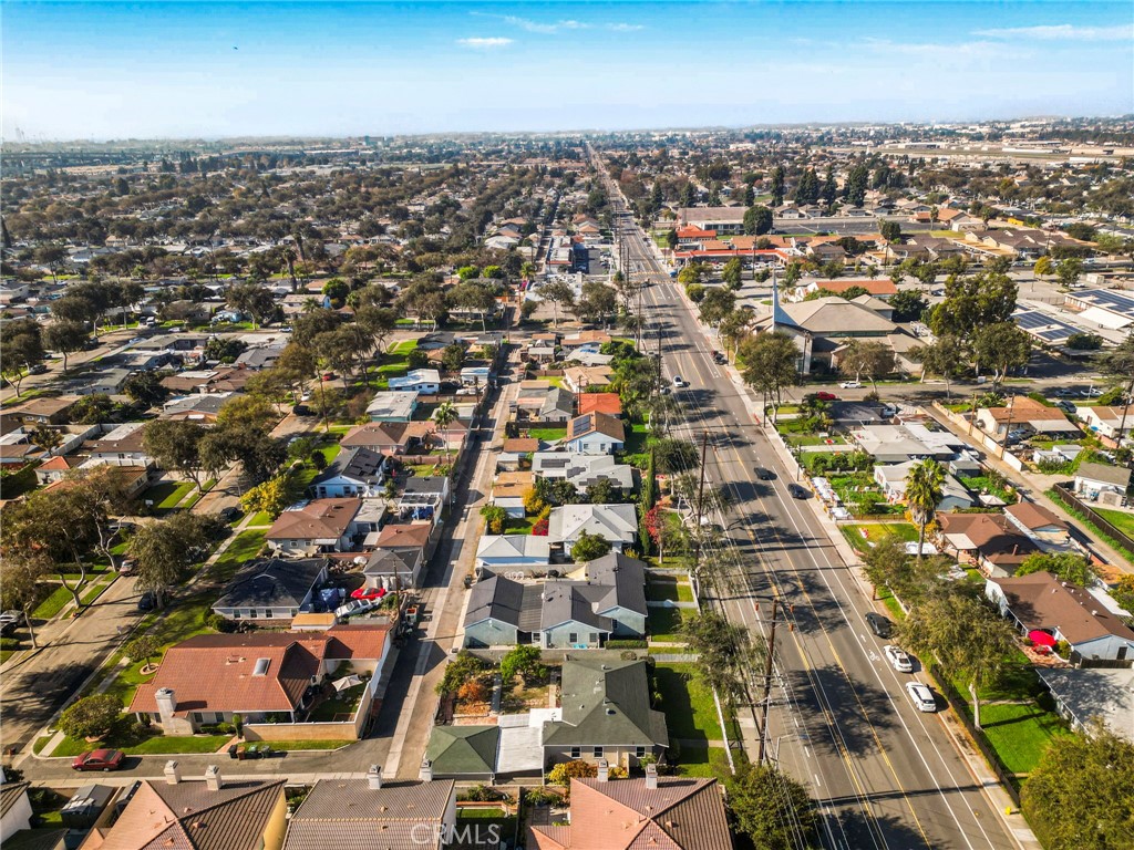 https://media.crmls.org/medias/f0fd4bd6-661a-4dbf-88fc-20cb93d15057.jpg?preset=X-Large