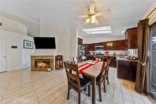 Detail Gallery Image 6 of 15 For 15705 Navaja Cir, Moreno Valley,  CA 92551 - 4 Beds | 2 Baths