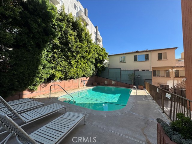 Detail Gallery Image 19 of 19 For 540 Kelton #502,  Los Angeles,  CA 90024 - 2 Beds | 2/1 Baths