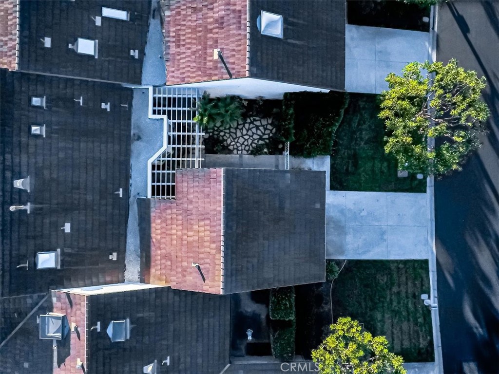 https://media.crmls.org/medias/f100e192-f5d3-4374-a3b5-7b693a48c540.jpg?preset=X-Large