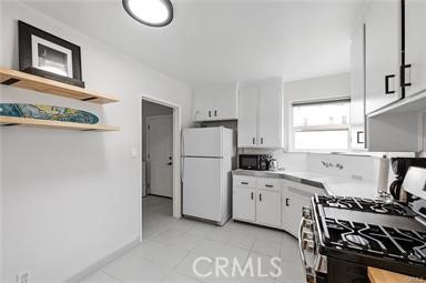 https://media.crmls.org/medias/f101ed7a-ca8e-4e0f-848b-94f31908459e.jpg?preset=X-Large