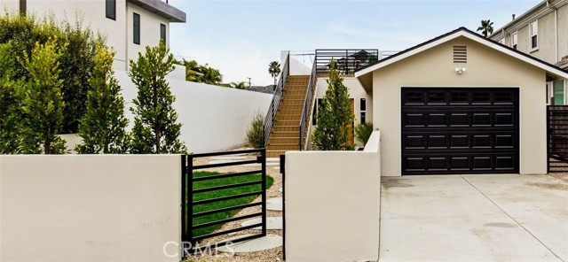 Detail Gallery Image 2 of 39 For 12820 Short Ave, Los Angeles,  CA 90066 - 3 Beds | 3 Baths