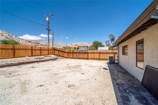 66320 Avenida Barona, Desert Hot Springs CA: https://media.crmls.org/medias/f102640a-2112-4a31-8ceb-eb423dd41c3d.jpg