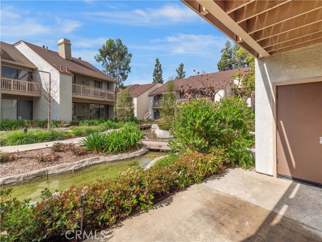 Detail Gallery Image 5 of 21 For 10520 Lakeside Dr #E,  Garden Grove,  CA 92840 - 1 Beds | 1 Baths