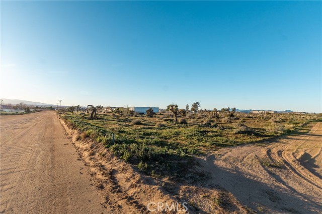 0 Moonbeam, Apple Valley CA: https://media.crmls.org/medias/f102b442-dd1b-4c51-9bf4-d57dae3b6fdf.jpg