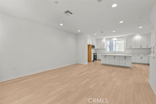 5868 Linden Ave Avenue, Long Beach CA: https://media.crmls.org/medias/f102ca48-ae26-401a-8b5c-879c4b42c2dd.jpg