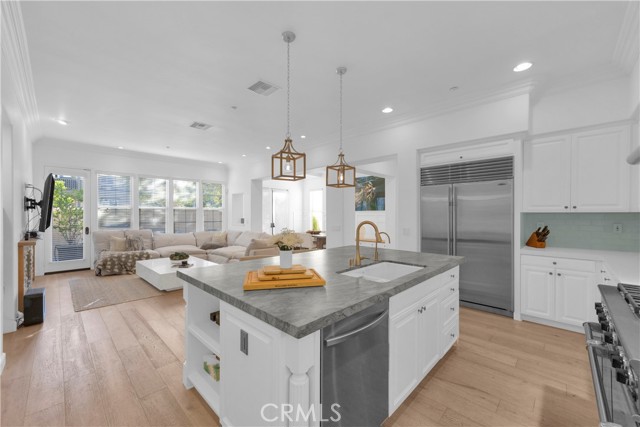 Detail Gallery Image 25 of 61 For 21331 Balerma Ln, Huntington Beach,  CA 92648 - 4 Beds | 3/1 Baths