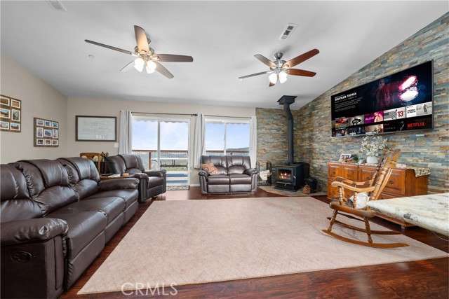 7525 Starlight Way, Julian CA: https://media.crmls.org/medias/f102f367-f944-46b2-ad21-13d95ff5459f.jpg