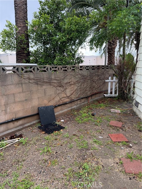 Detail Gallery Image 4 of 22 For 301 E Foothill #6,  Pomona,  CA 91767 - 2 Beds | 1 Baths