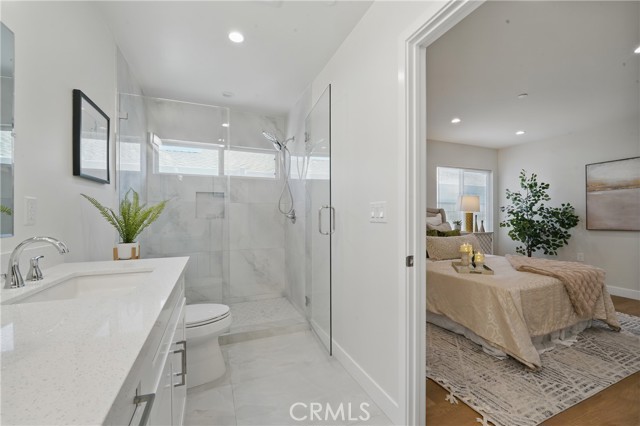 8142 Vantage Avenue, North Hollywood CA: https://media.crmls.org/medias/f1040ddf-ad85-43ed-8b5c-fff060625e36.jpg