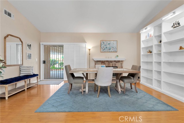 13950 High Falls Trail, Apple Valley CA: https://media.crmls.org/medias/f104aa90-29ef-4b8b-8f4a-751fab53e4bf.jpg