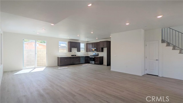 Detail Gallery Image 7 of 21 For 15115 Logos Ct, North Hills,  CA 91343 - 3 Beds | 3 Baths