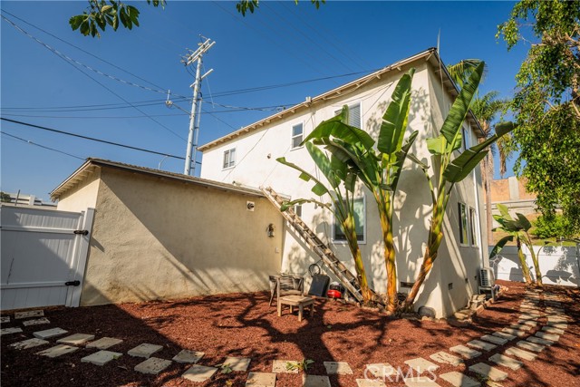 Detail Gallery Image 5 of 16 For 1501 Beloit Ave, Los Angeles,  CA 90025 - 4 Beds | 2 Baths