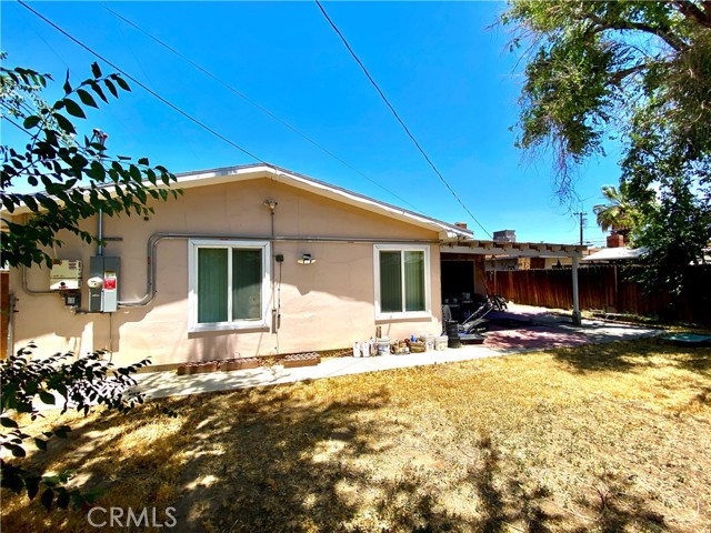 526 W Avenue J5, Lancaster CA: https://media.crmls.org/medias/f105b150-8c4b-483e-89d0-f3408b900351.jpg