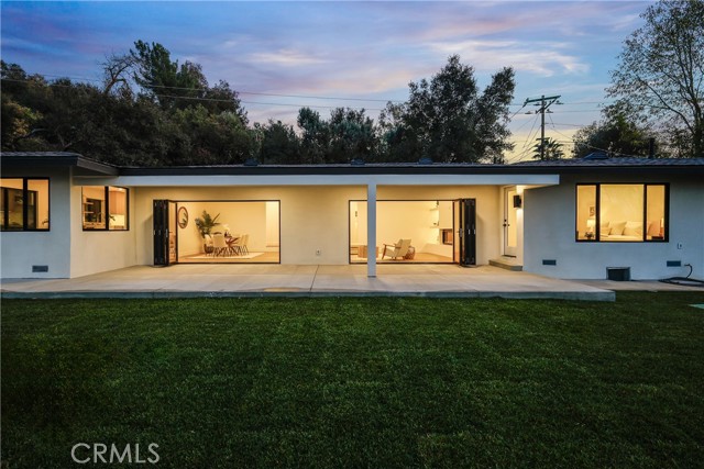 2115 E Santiago Street, Covina CA: https://media.crmls.org/medias/f106af4a-5ce8-48bc-b802-6d22ed616680.jpg