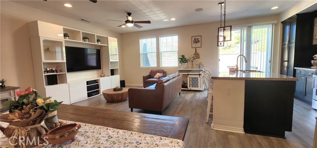 22013 Barrington Way, Saugus CA: https://media.crmls.org/medias/f1082175-4257-4d68-9e20-8fefda1e4321.jpg