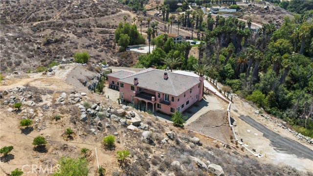 17190 Small Canyon Lane, Riverside CA: https://media.crmls.org/medias/f10ade4c-e0a7-479b-8551-2827875be932.jpg