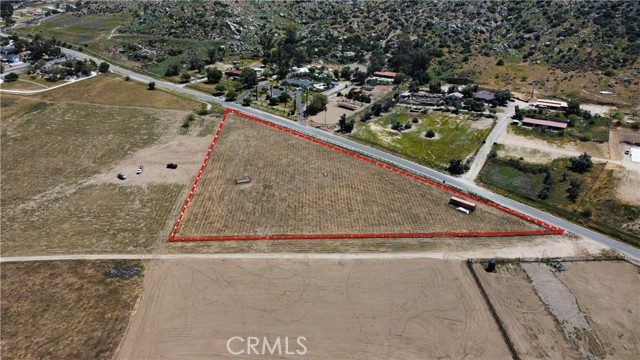 1 Corso Alto Avenue, Nuevo CA: https://media.crmls.org/medias/f10b04d7-4b21-4e21-9be7-4c67ca3996e0.jpg