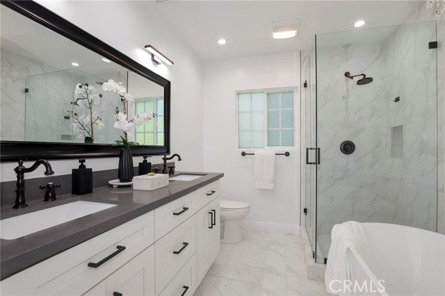 543 N Gardner Street, Los Angeles CA: https://media.crmls.org/medias/f10b206b-323a-41f0-93e9-a041965b1983.jpg