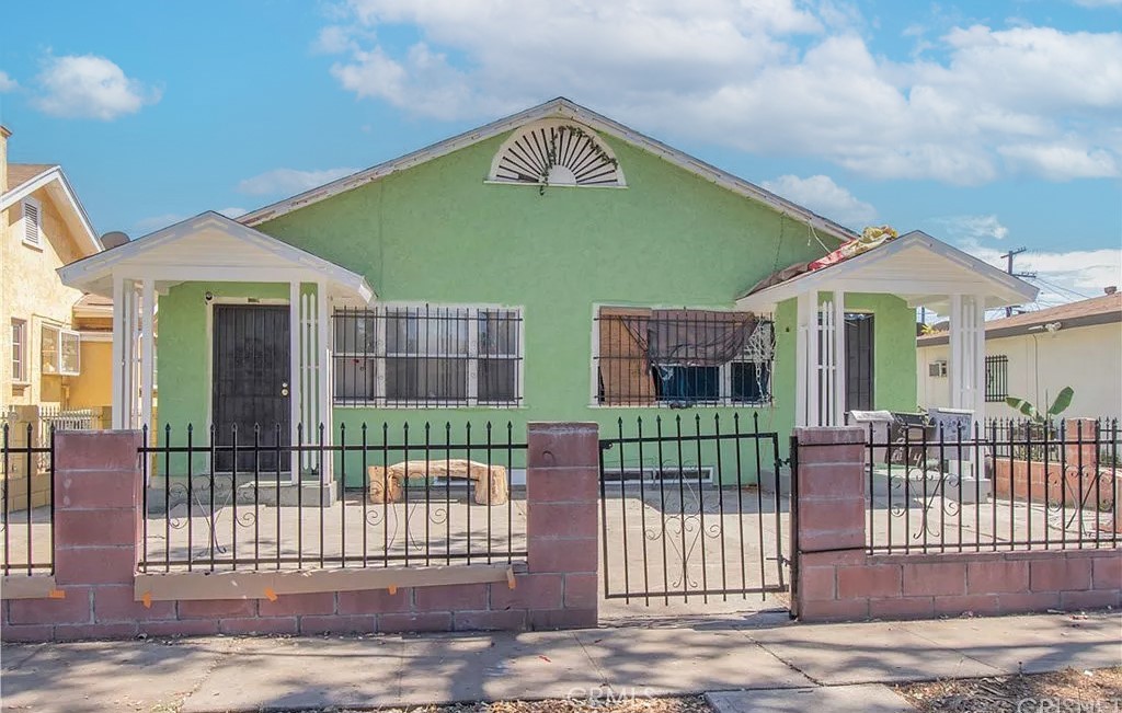 914 E 77th Street, Los Angeles, CA 90001