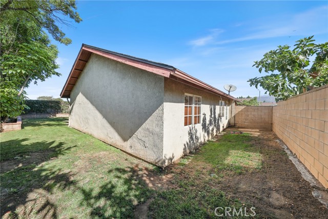 1042 Bassett Court, San Dimas CA: https://media.crmls.org/medias/f10c1eb0-6876-4a73-ab4b-90e7e3a77557.jpg