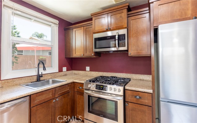 7441 Sylvia Avenue, Reseda CA: https://media.crmls.org/medias/f10c46a8-6051-443b-8344-4a7fee809ca1.jpg