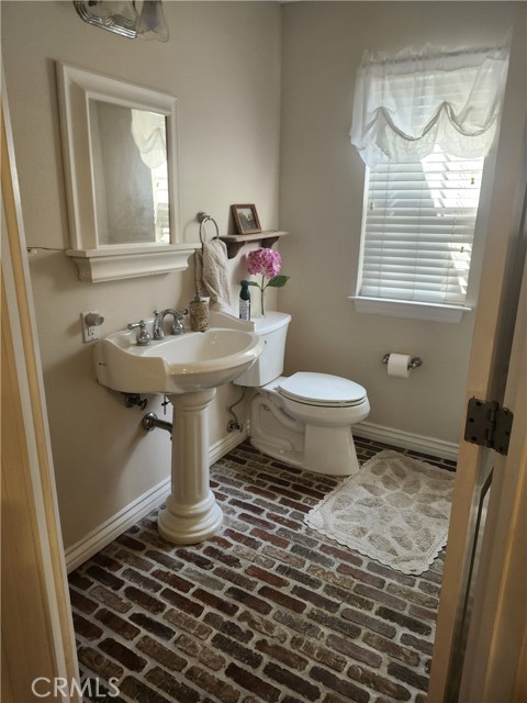 76 Nancy Street, Camarillo CA: https://media.crmls.org/medias/f10d1a37-63a5-468d-8570-8bee75759b19.jpg